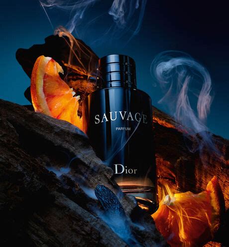 Sauvage Parfum: perfume cítrico y amaderado recargable 